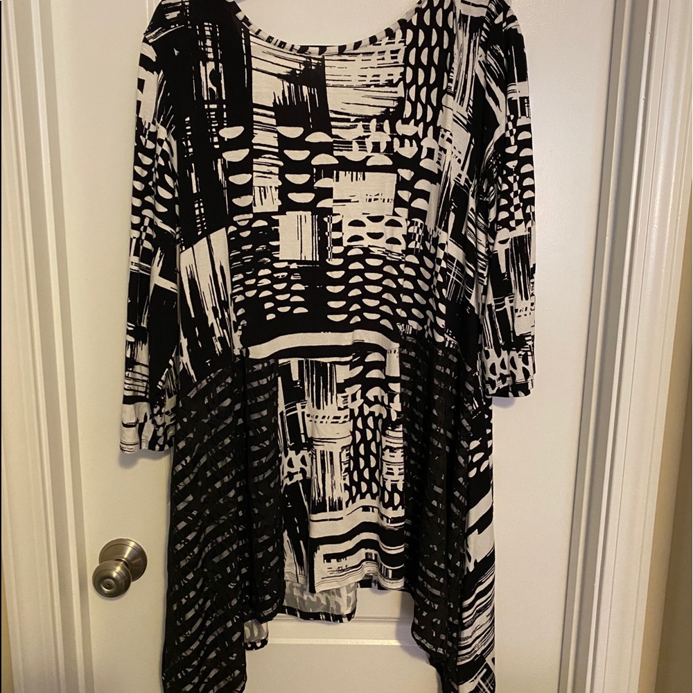 Black and White Tunic Top